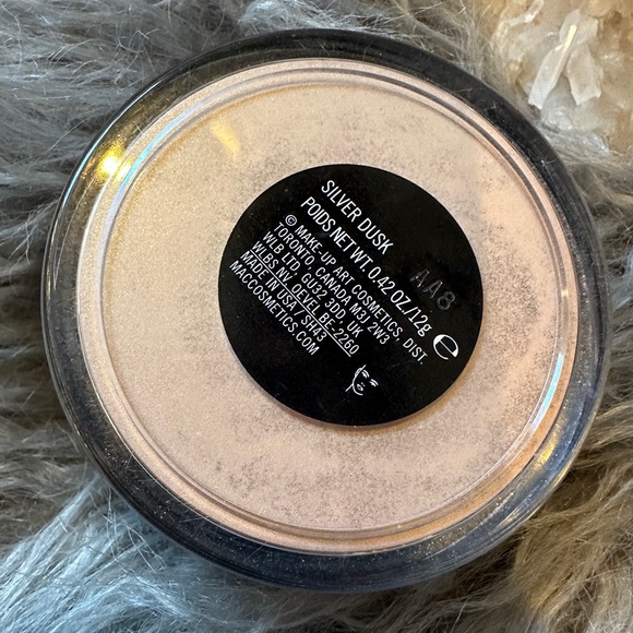 Ethereal, Iridescent Loose Powder (Silver Dusk) by MAC - Picture 5 of 5